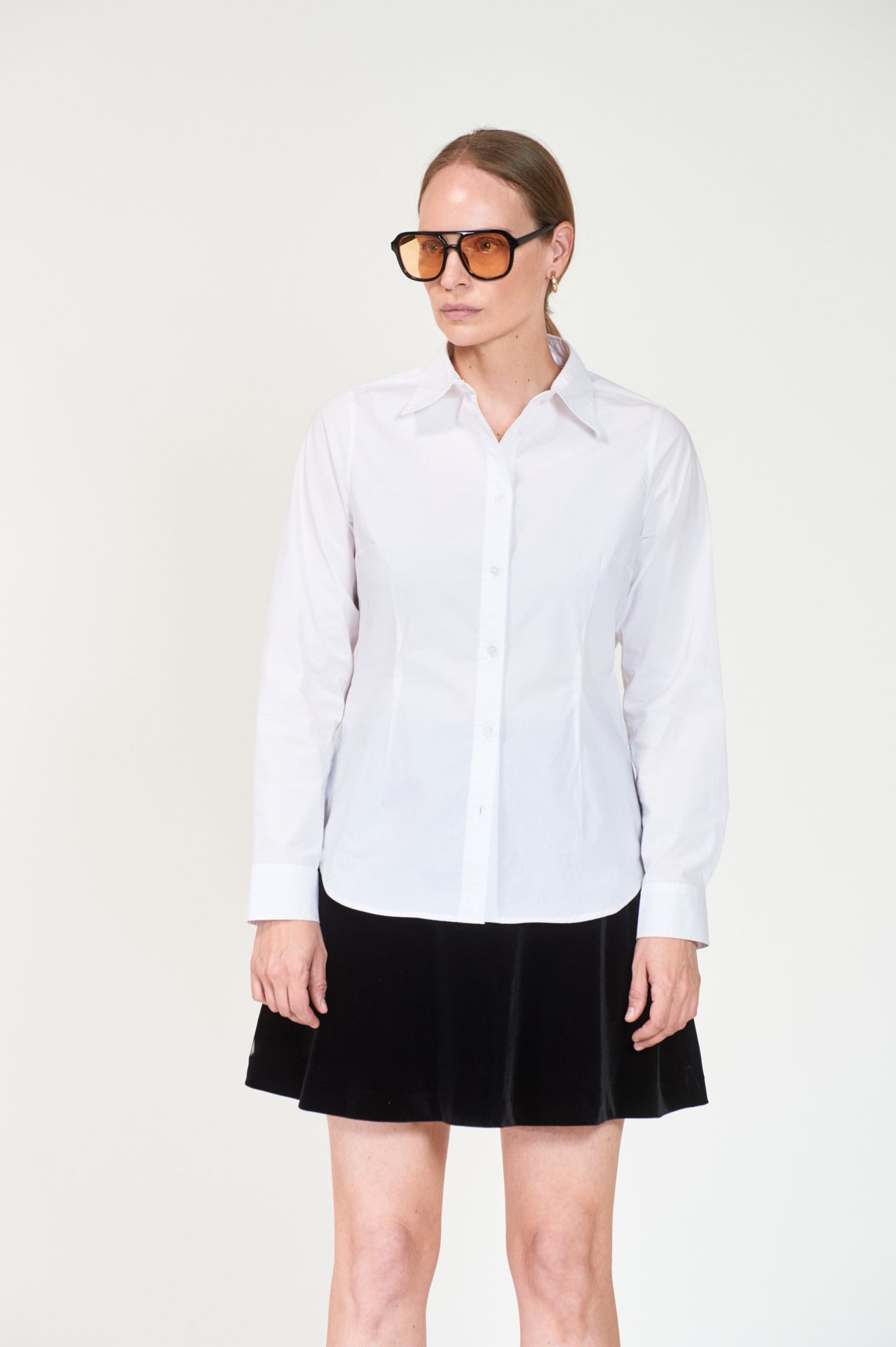 Coven Poplin, White fra Arnie Says hos Tråkk Inn