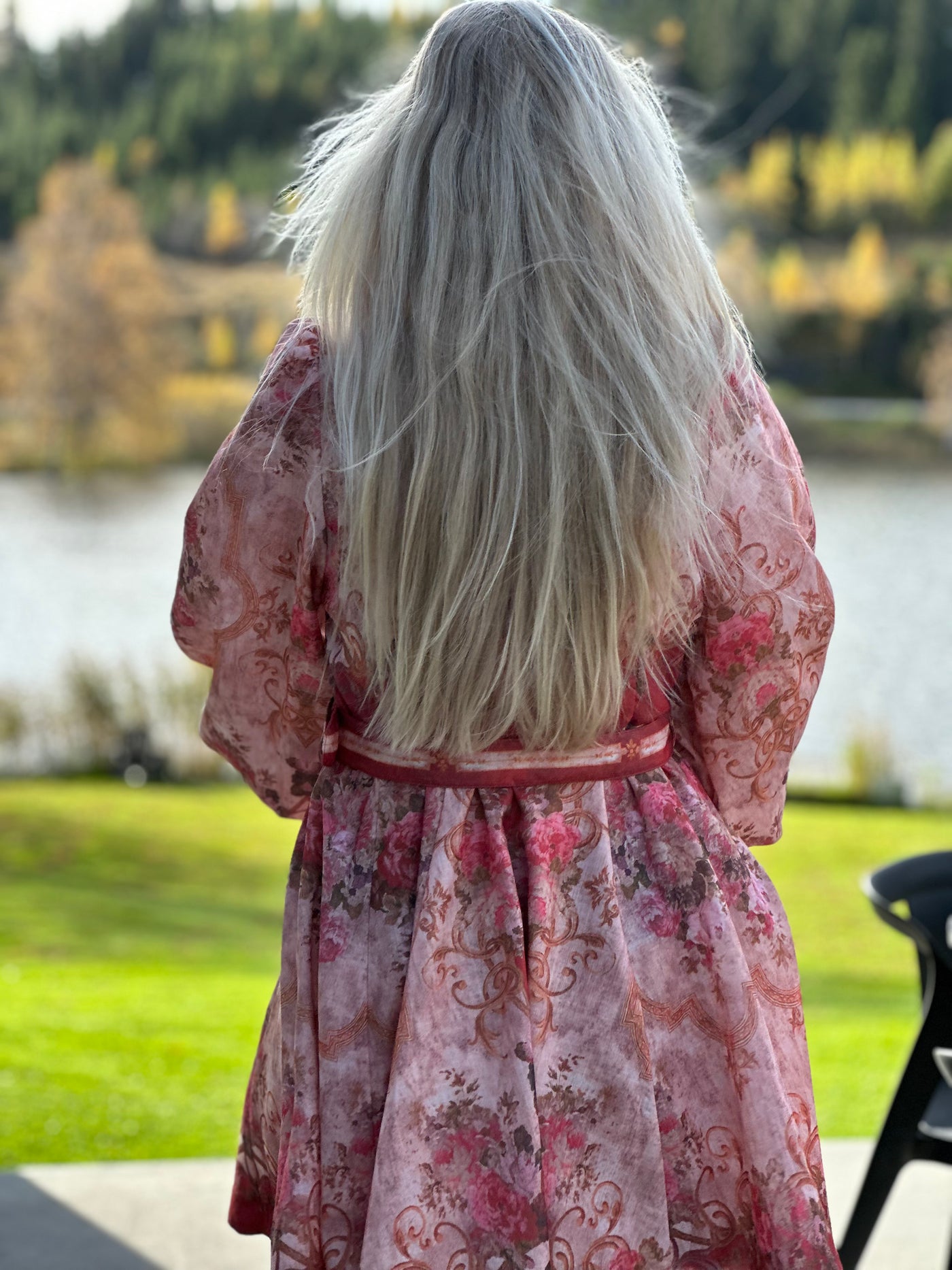 Kort kjole m/blomster, Bordeaux fra From Paris With Love - bilde 3