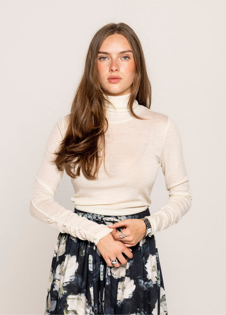 Fenja Rollneck, Ivory