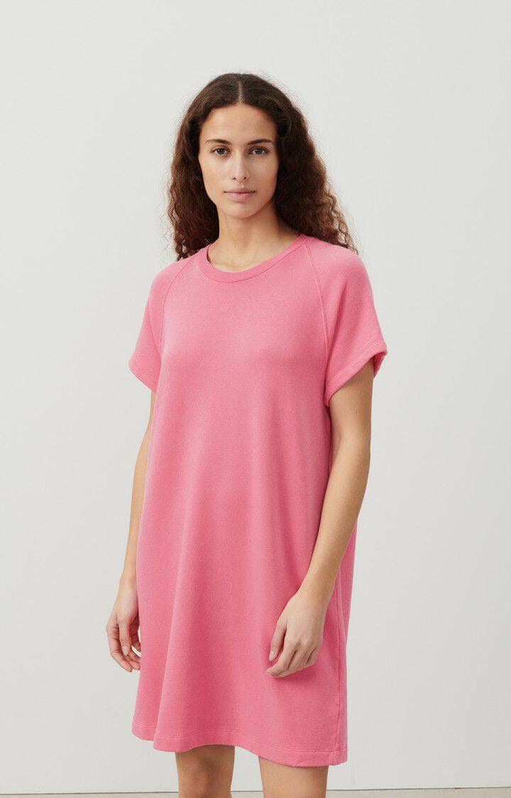 American Vintage rosa kjole - på modell 2