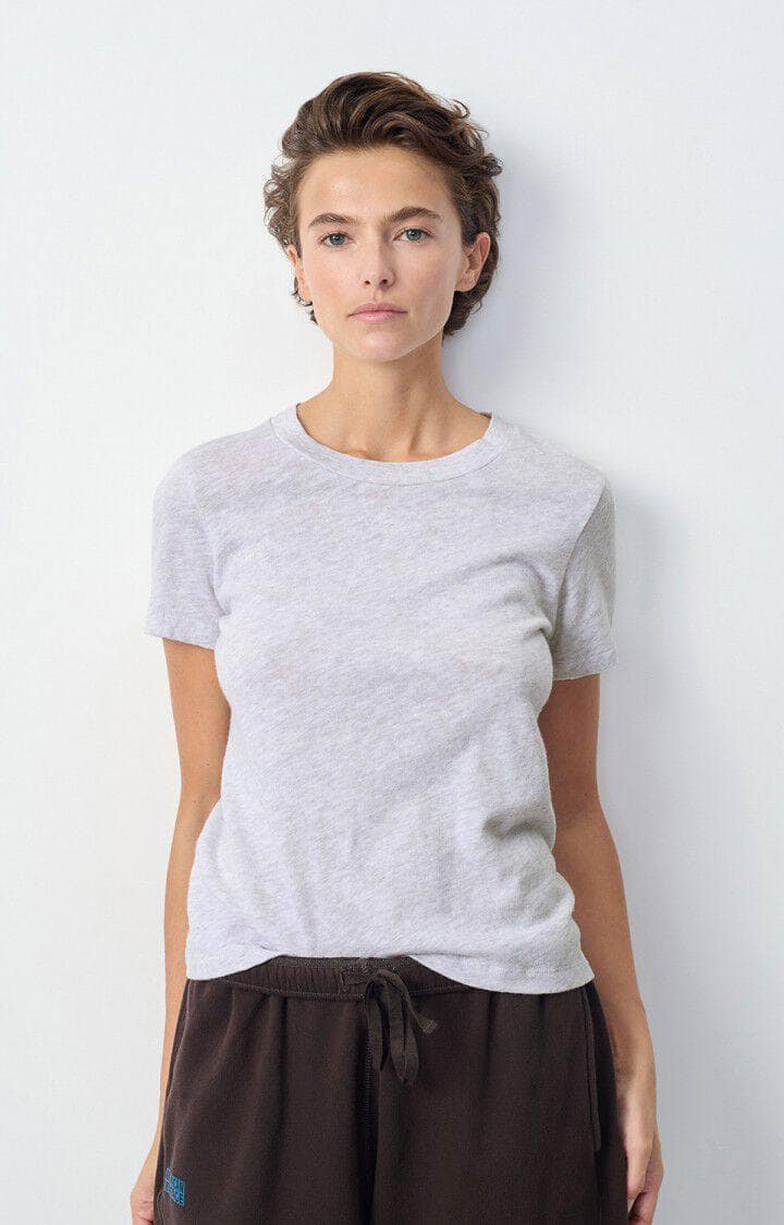American Vintage lys grå t-shirt - på modell