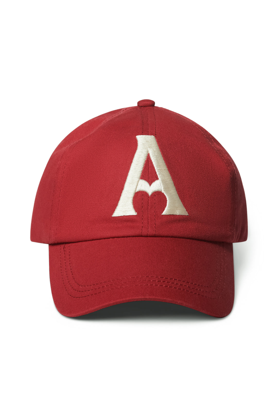 Berry rød baseballcaps med hvit brodert A-logo med hjertedetalj, frontsett på hvit bakgrunn