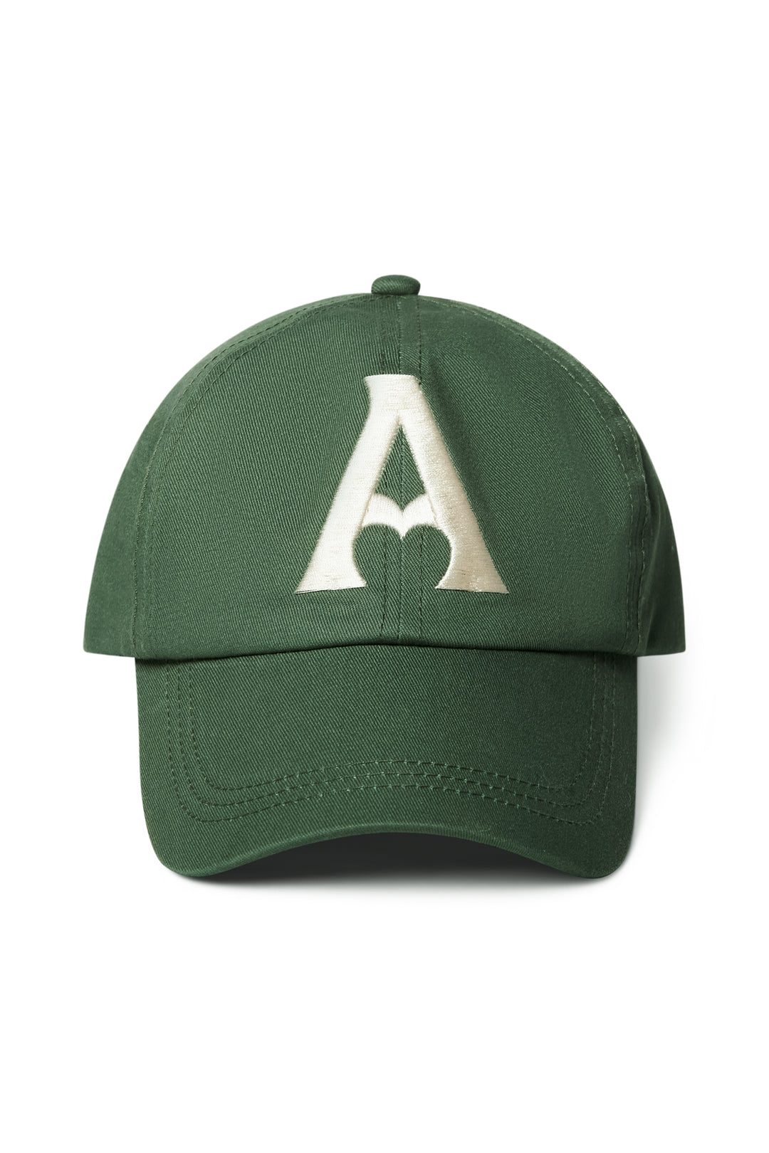 Grønn baseball cap med hvit brodert A-logo med hjerte, frontsett på hvit bakgrunn