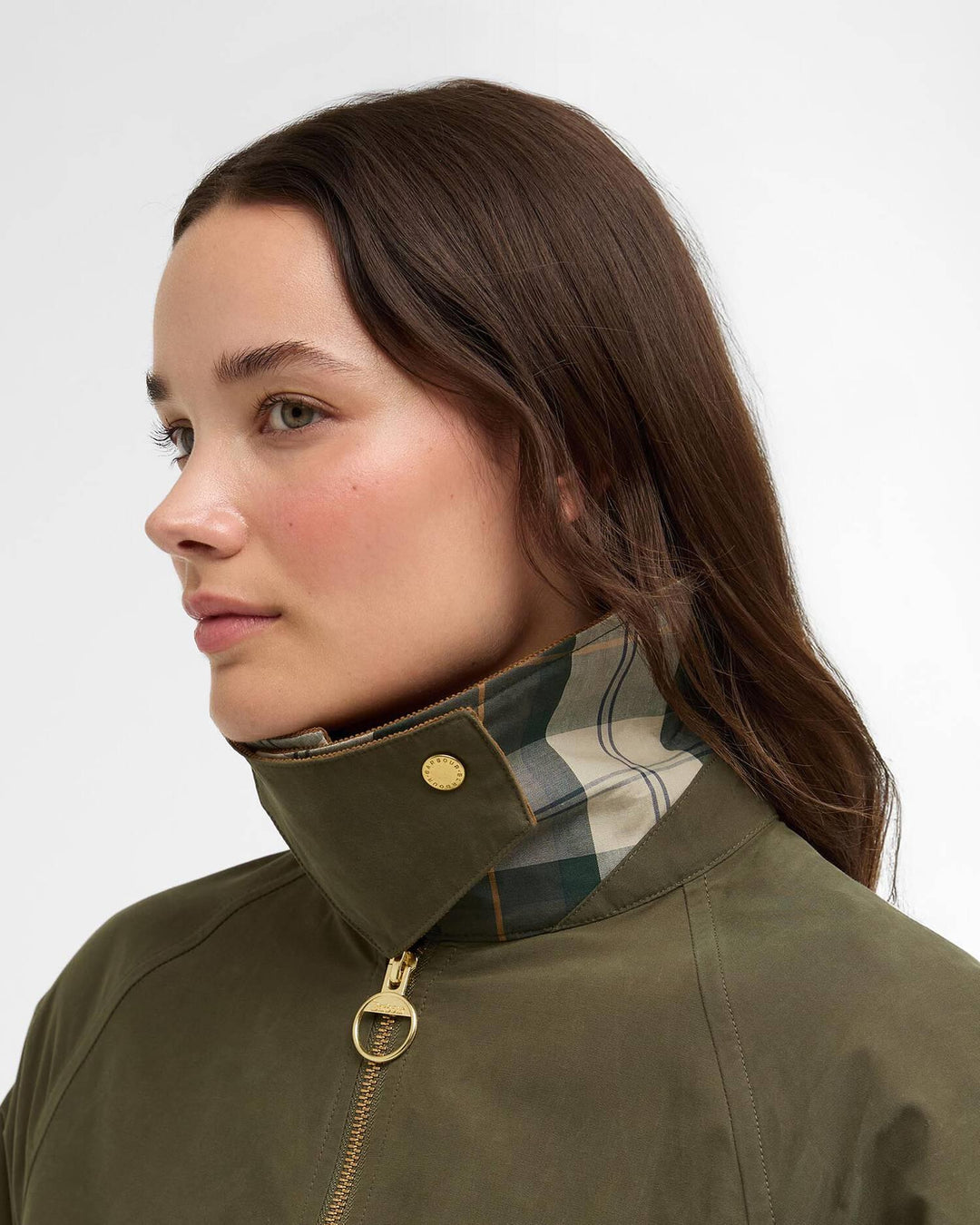 Barbour olivengrønn jakke - på modell fra siden