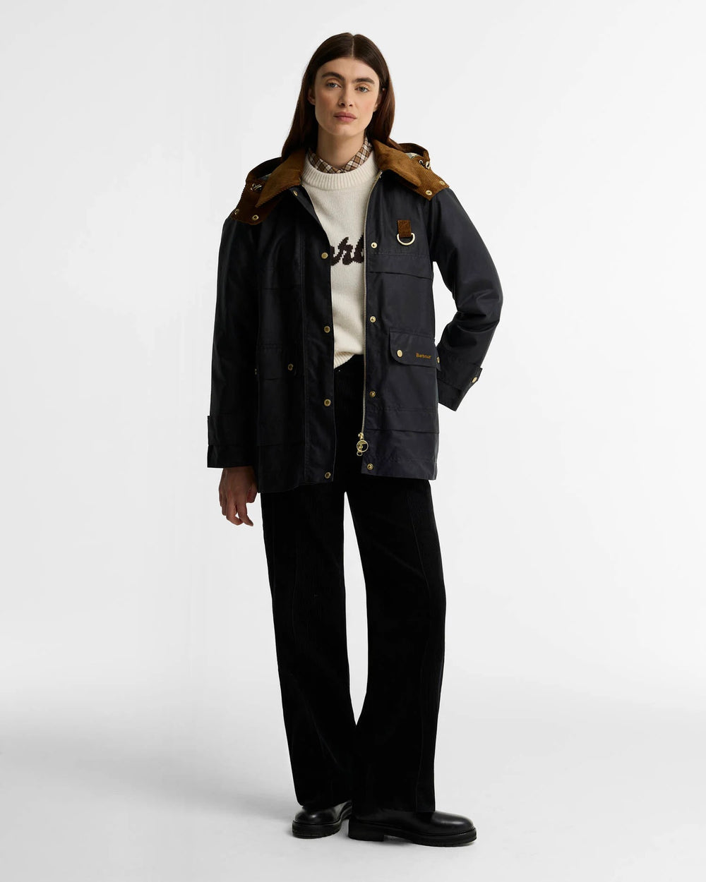 Barbour marineblå jakke - på modell forfra