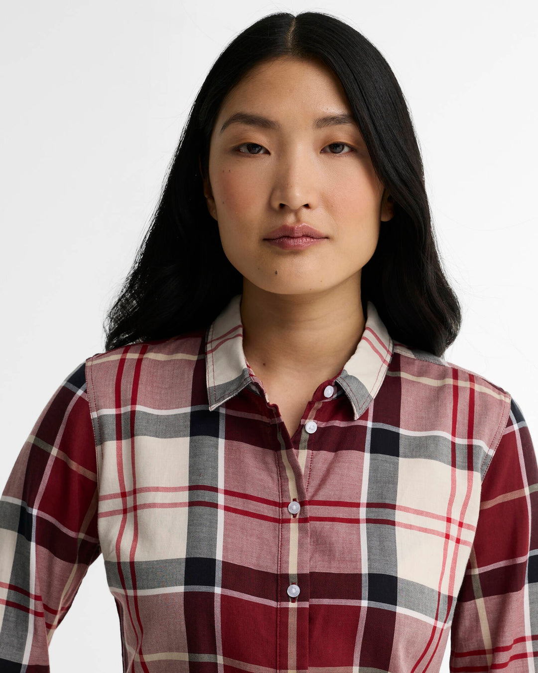 Barbour burgunder skjorte - på modell forfra