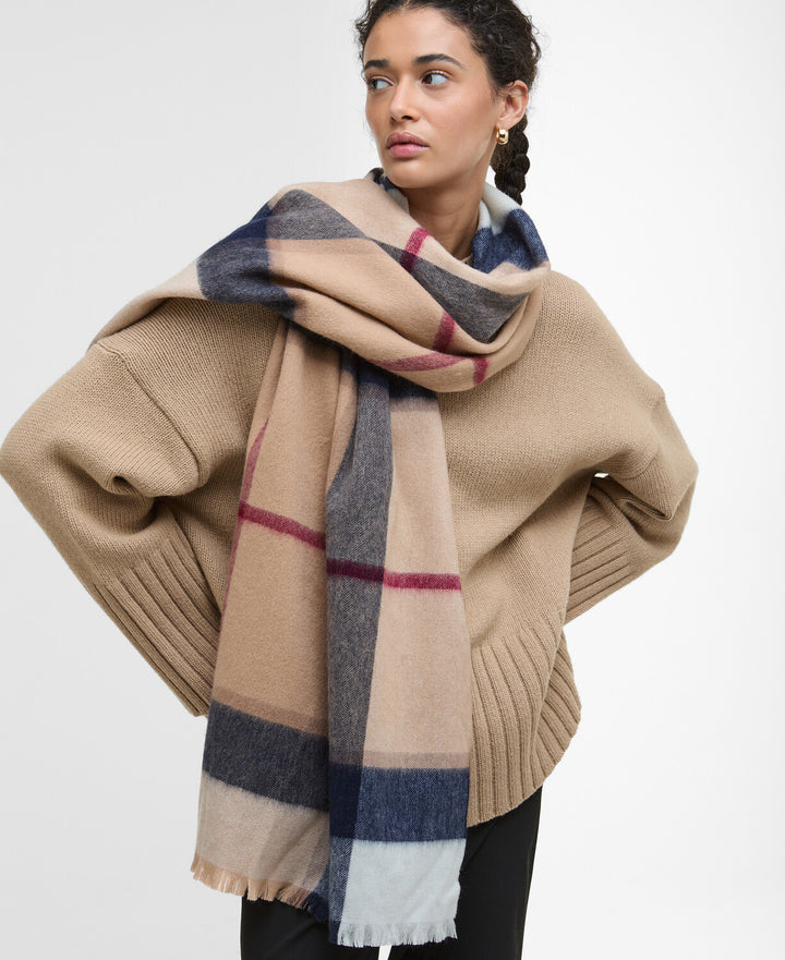 Barbour beige tilbehør skjerf - på modell forfra
