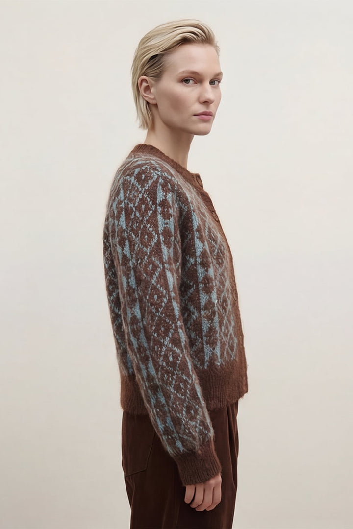 Maja Cardigan, Jord