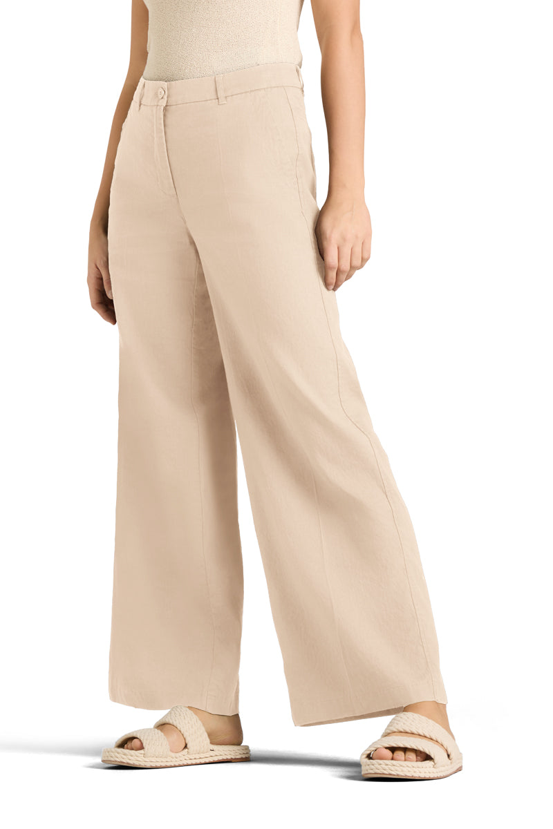Cambio beige bukse - på modell fra siden