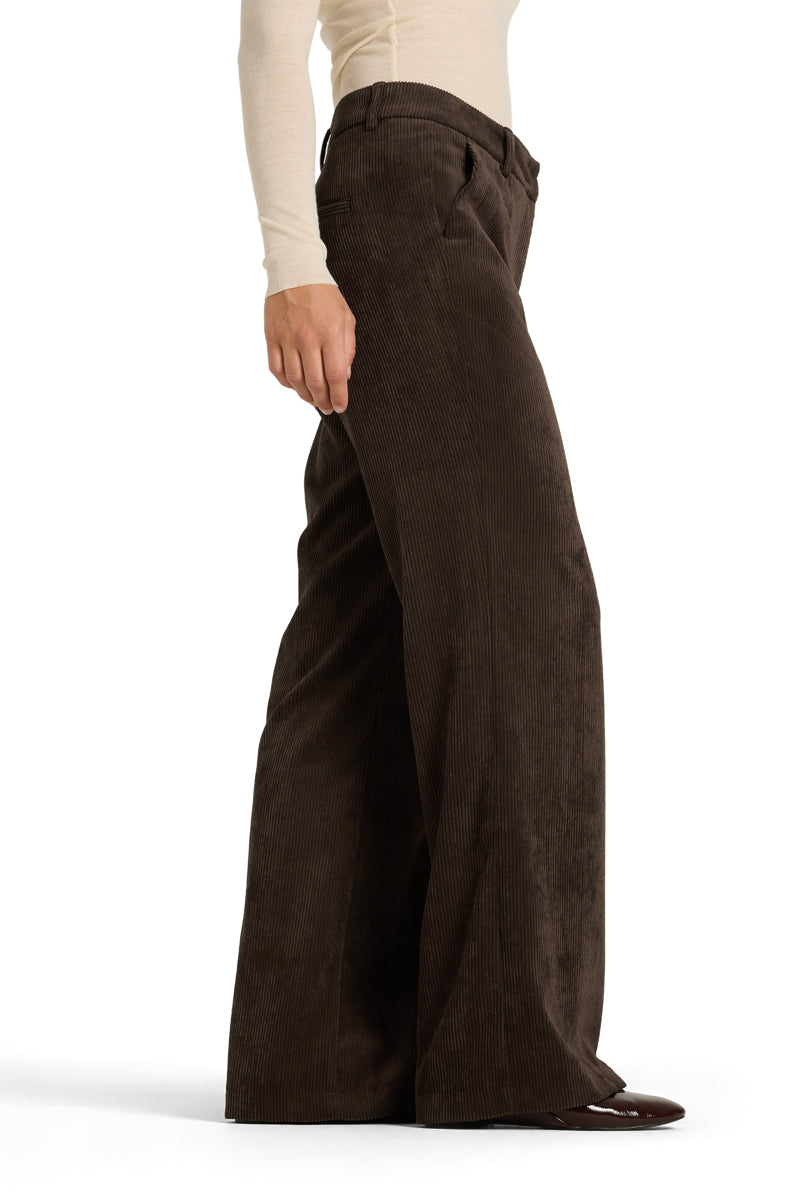 Amelie, Dark Ebony