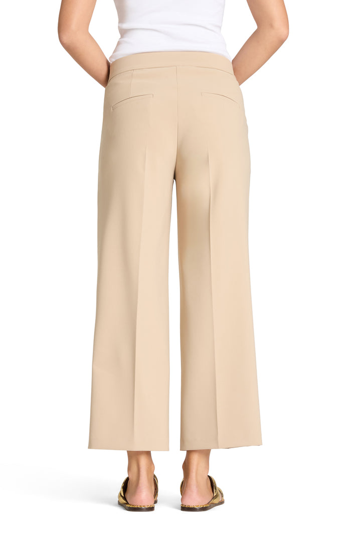 Cambio beige bukse - på modell bakfra
