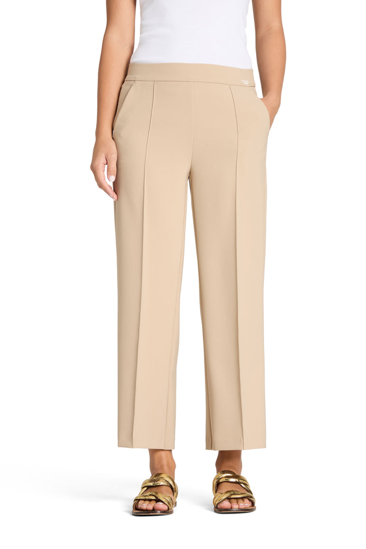 Cambio beige bukse - på modell forfra