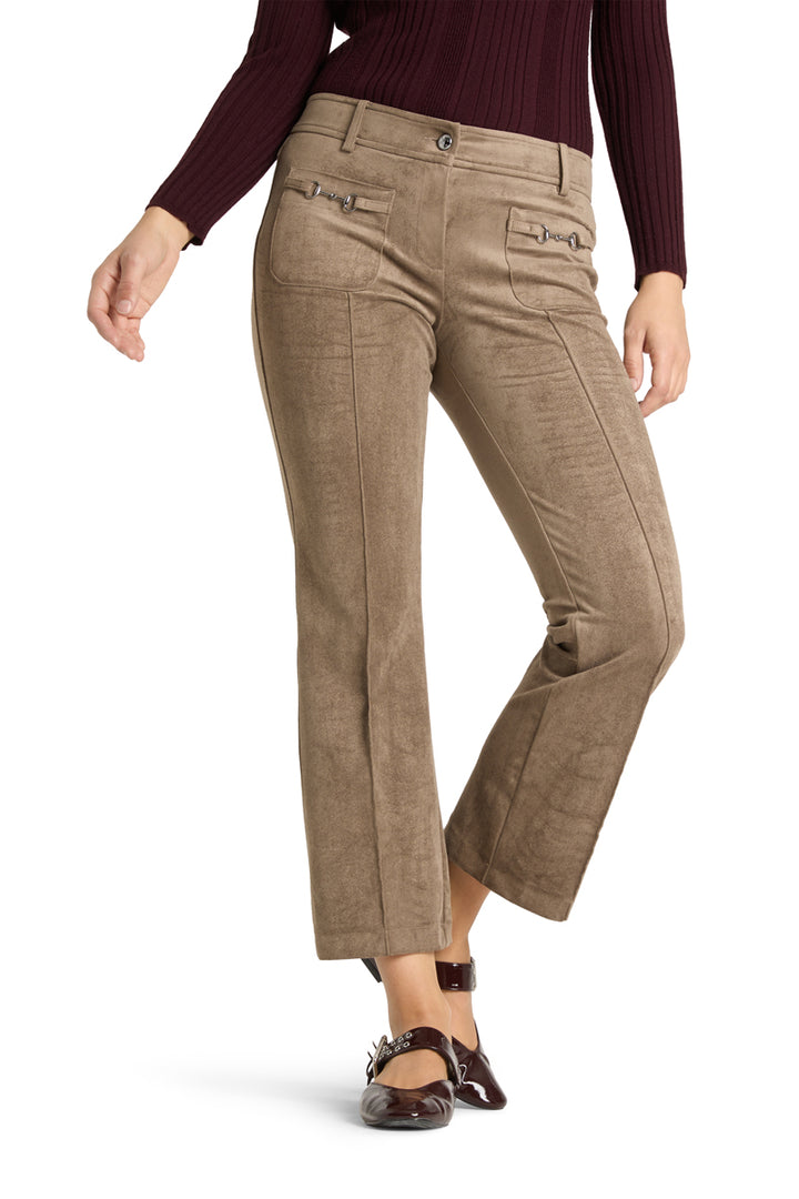 Cambio beige bukse - på modell forfra
