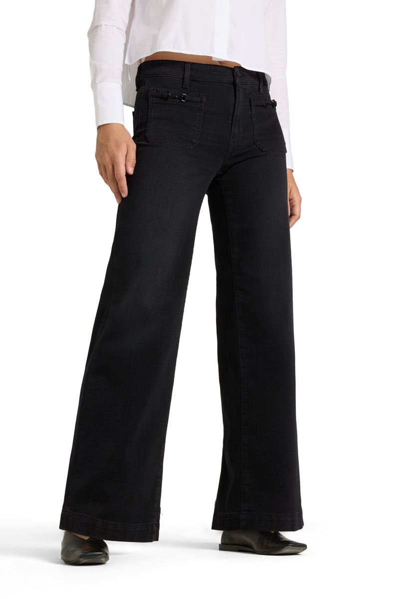 Cambio svart bukse jeans - på modell forfra