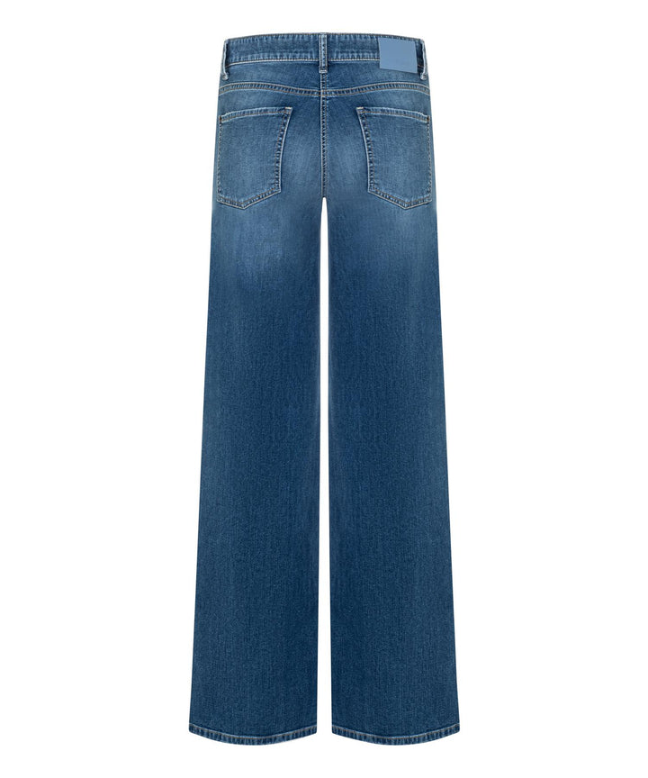 Bakside av medium blå jeans med klassiske baklommer og kontrastsøm, hel lengde