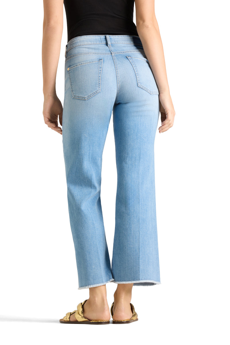 Cambio lys blå bukse jeans - på modell bakfra