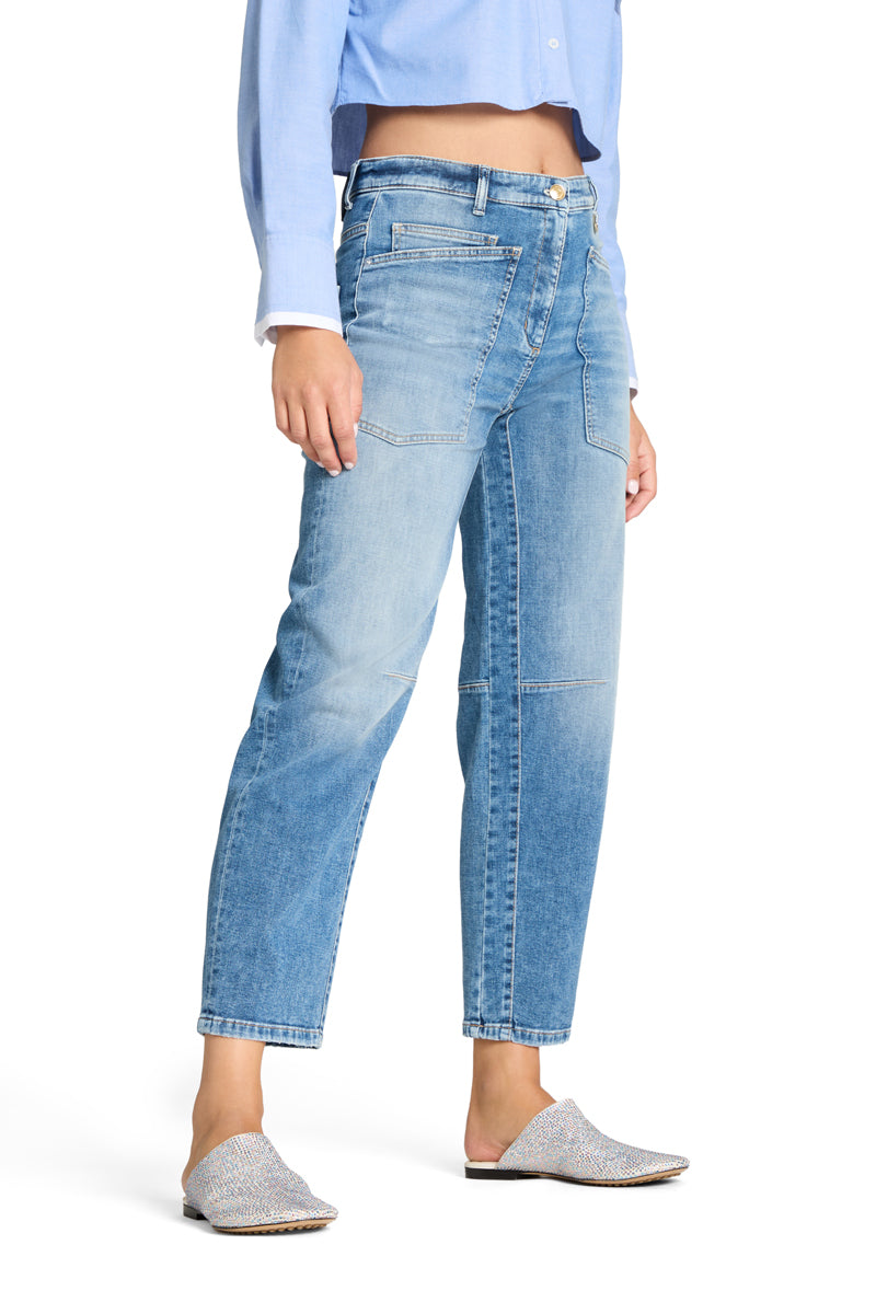 Cambio blå bukse jeans - på modell fra siden