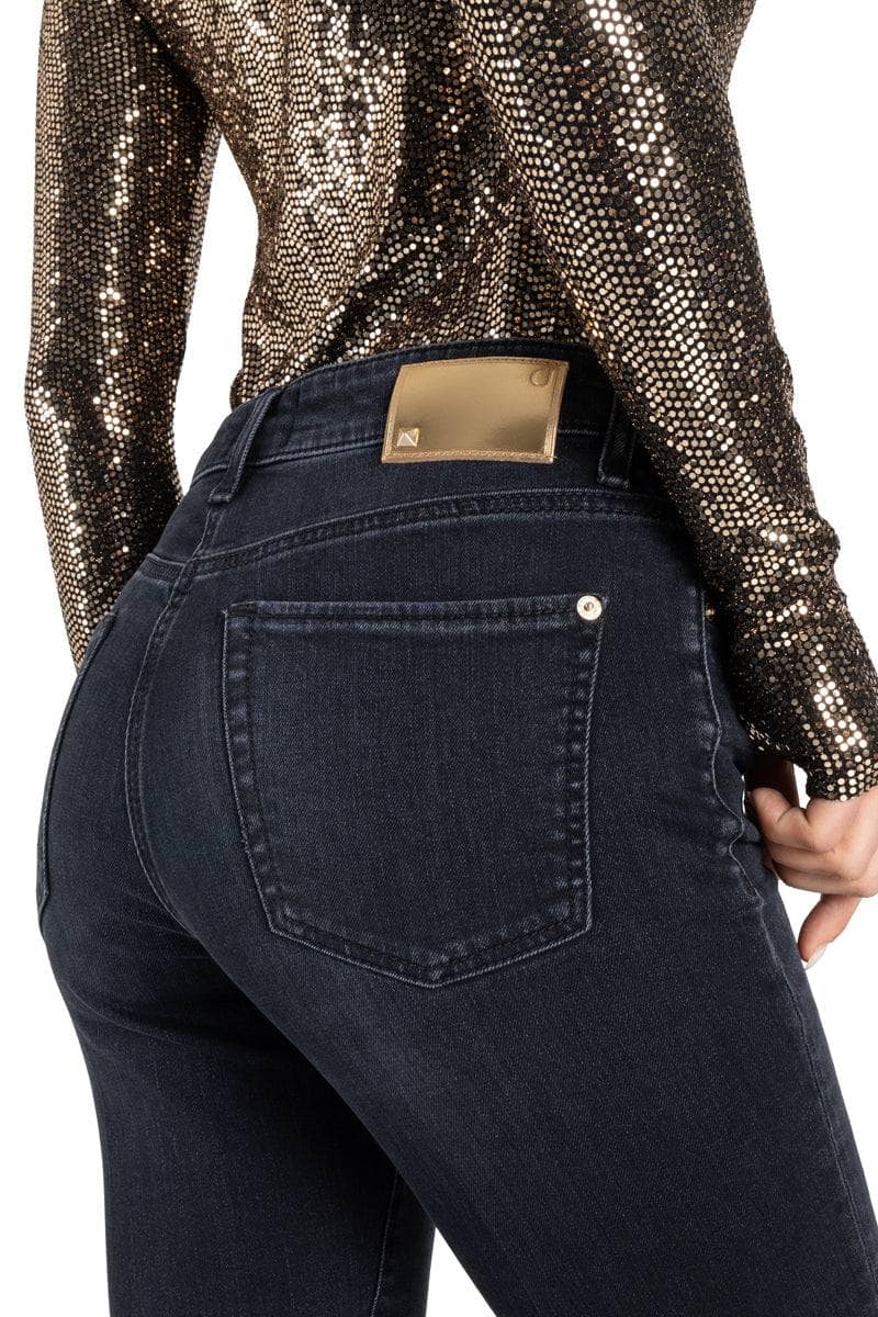 Cambio svart bukse jeans - på modell bakfra