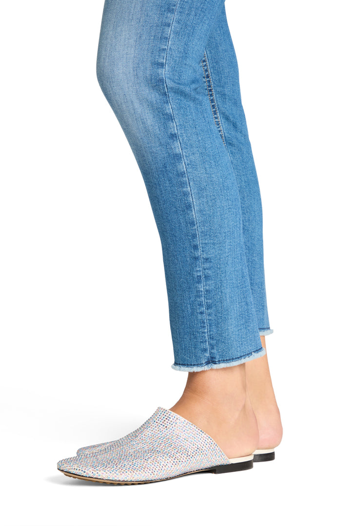 Cambio blå bukse jeans - på modell fra siden