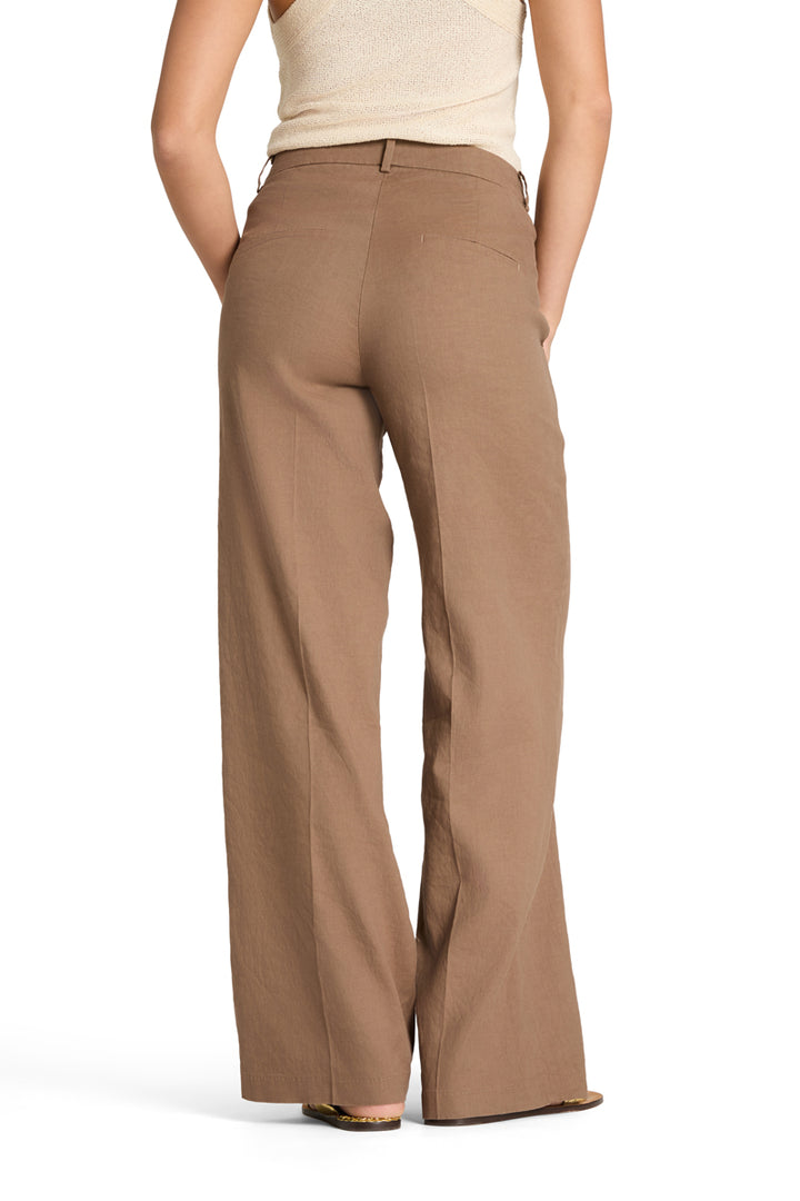 Cambio beige bukse - på modell bakfra
