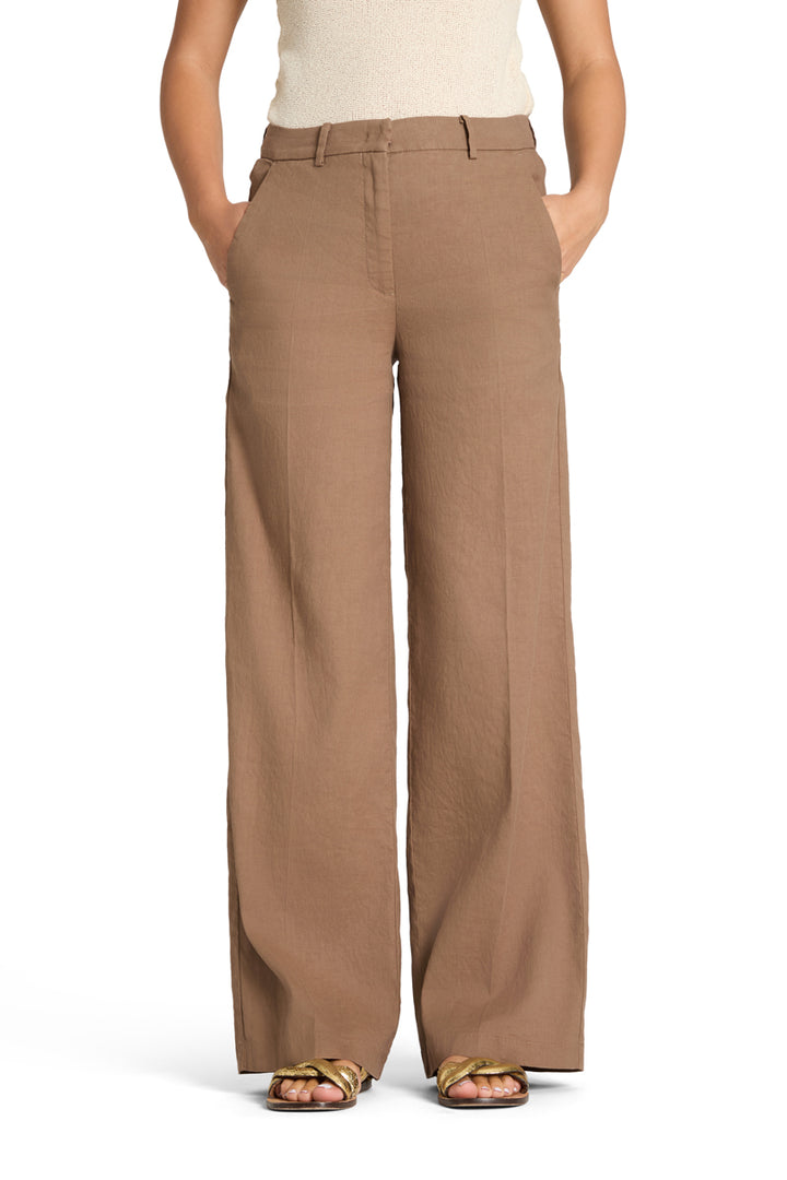 Cambio beige bukse - på modell forfra