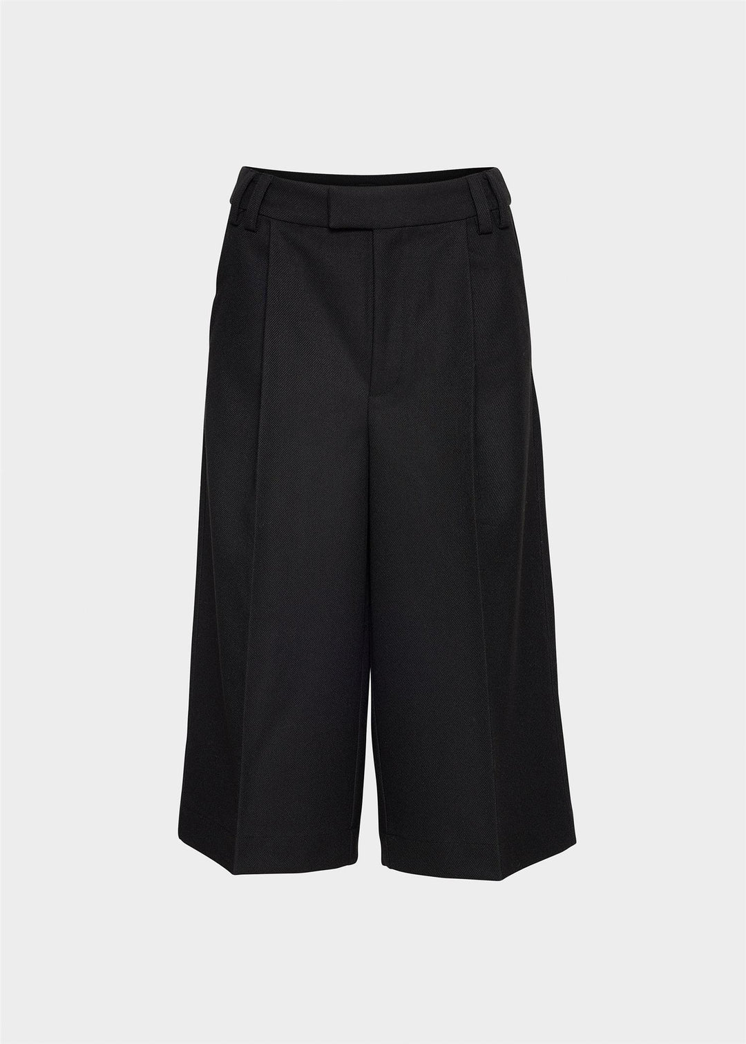 Christian Aks svart shorts - forfra