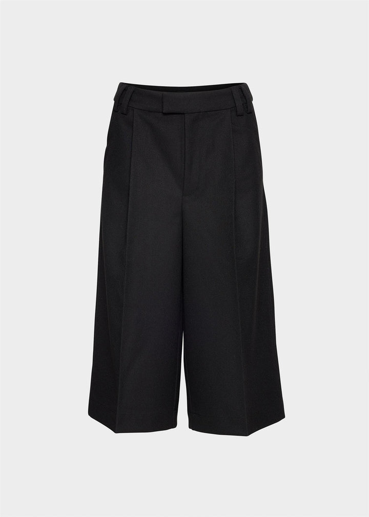 Christian Aks svart shorts - forfra