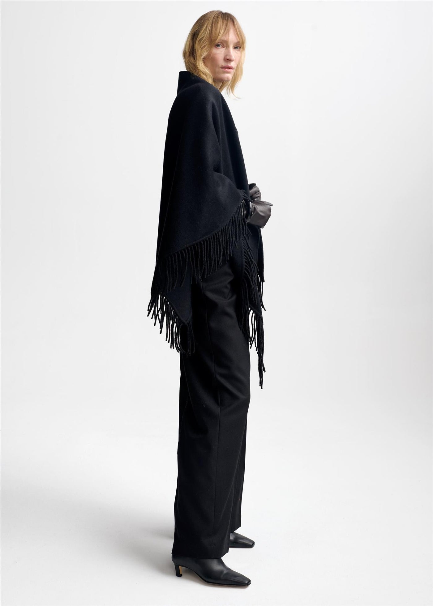 Alba Wool Scarf, Black fra Christian Aks - bilde 3