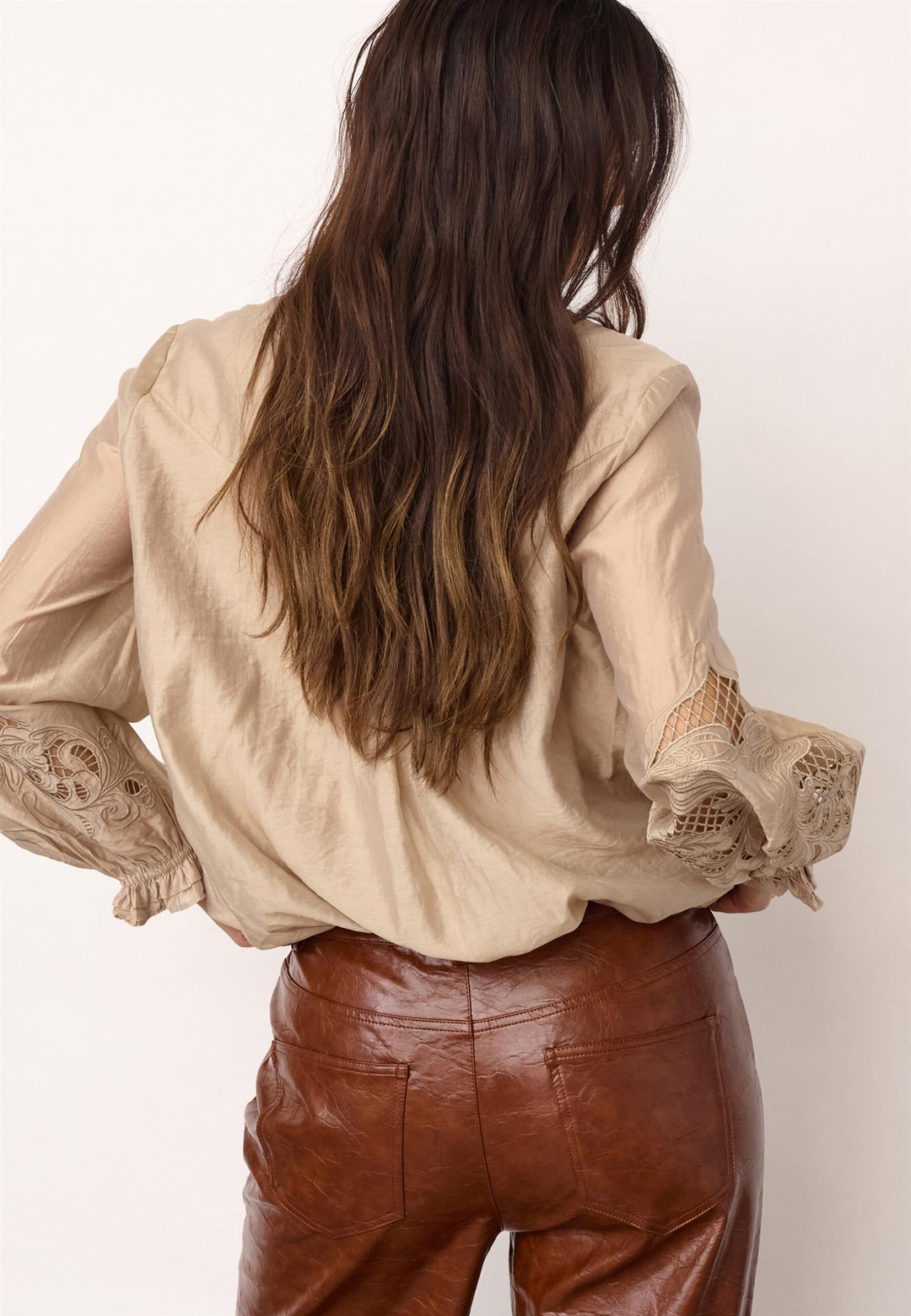 DelinCC Balloon Emb Shirt, Mink