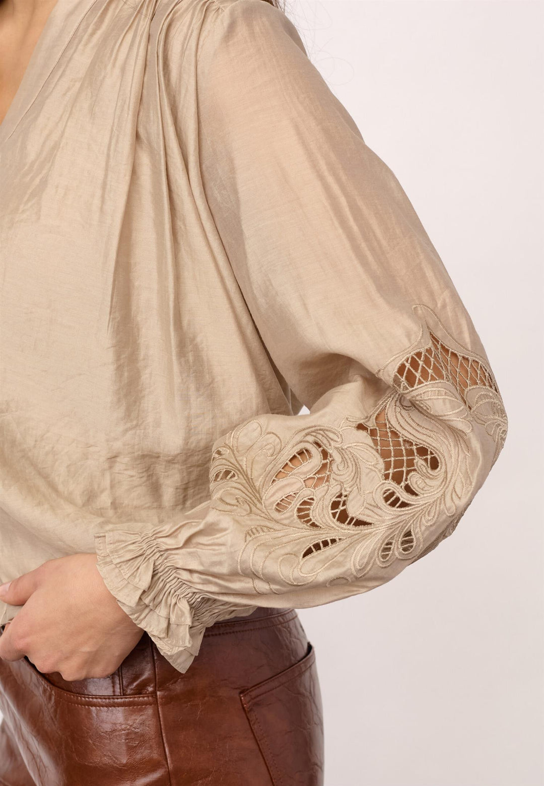 DelinCC Balloon Emb Shirt, Mink