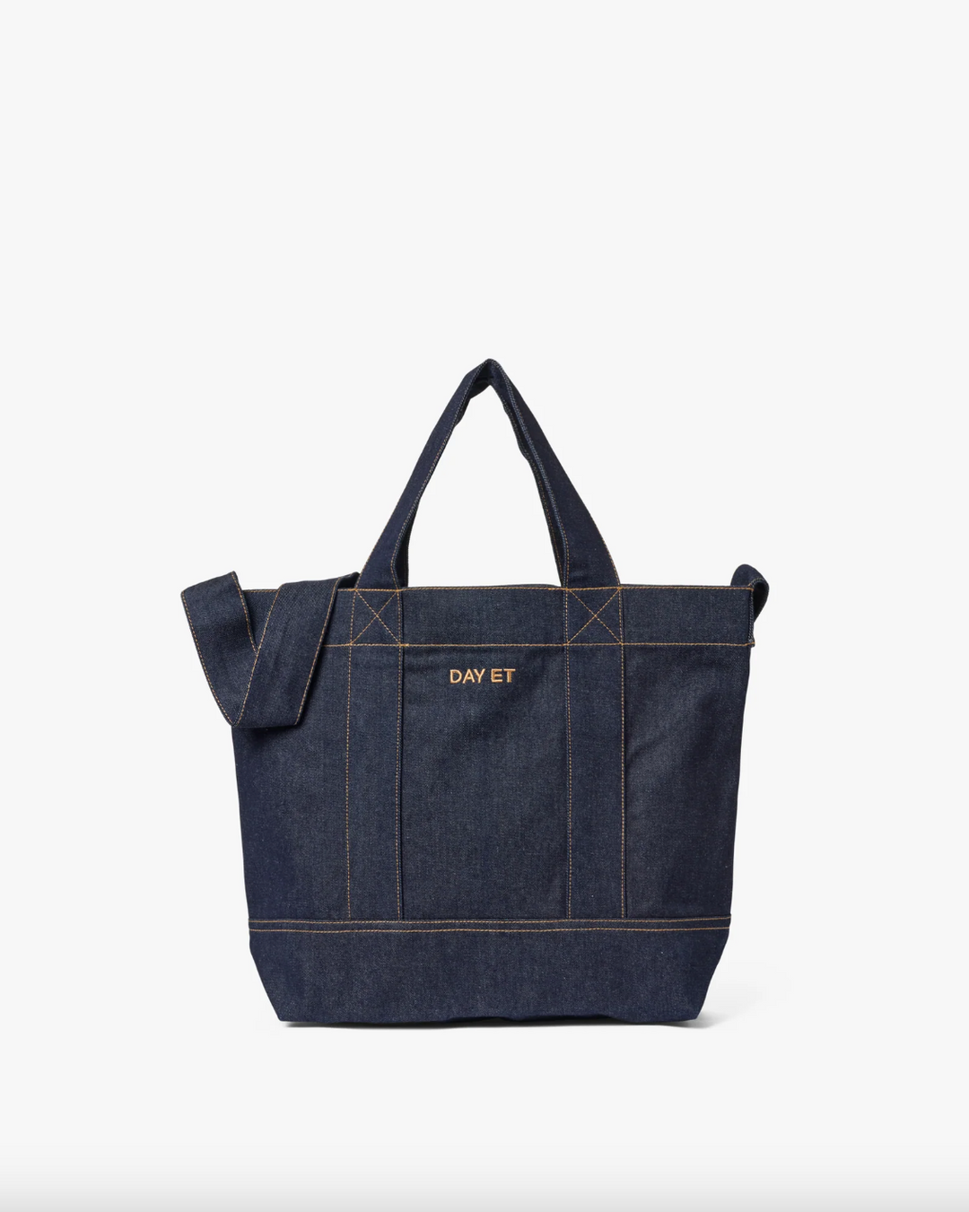 Mørk denim tote-veske med crossbody-rem og DAY ET-logo, frontsett på lys bakgrunn