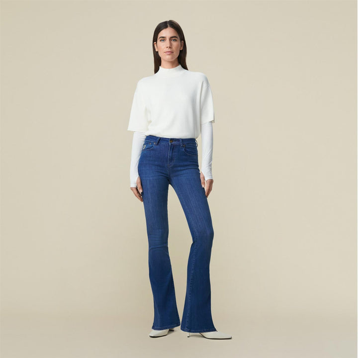 Lois blå bukse jeans - på modell 2