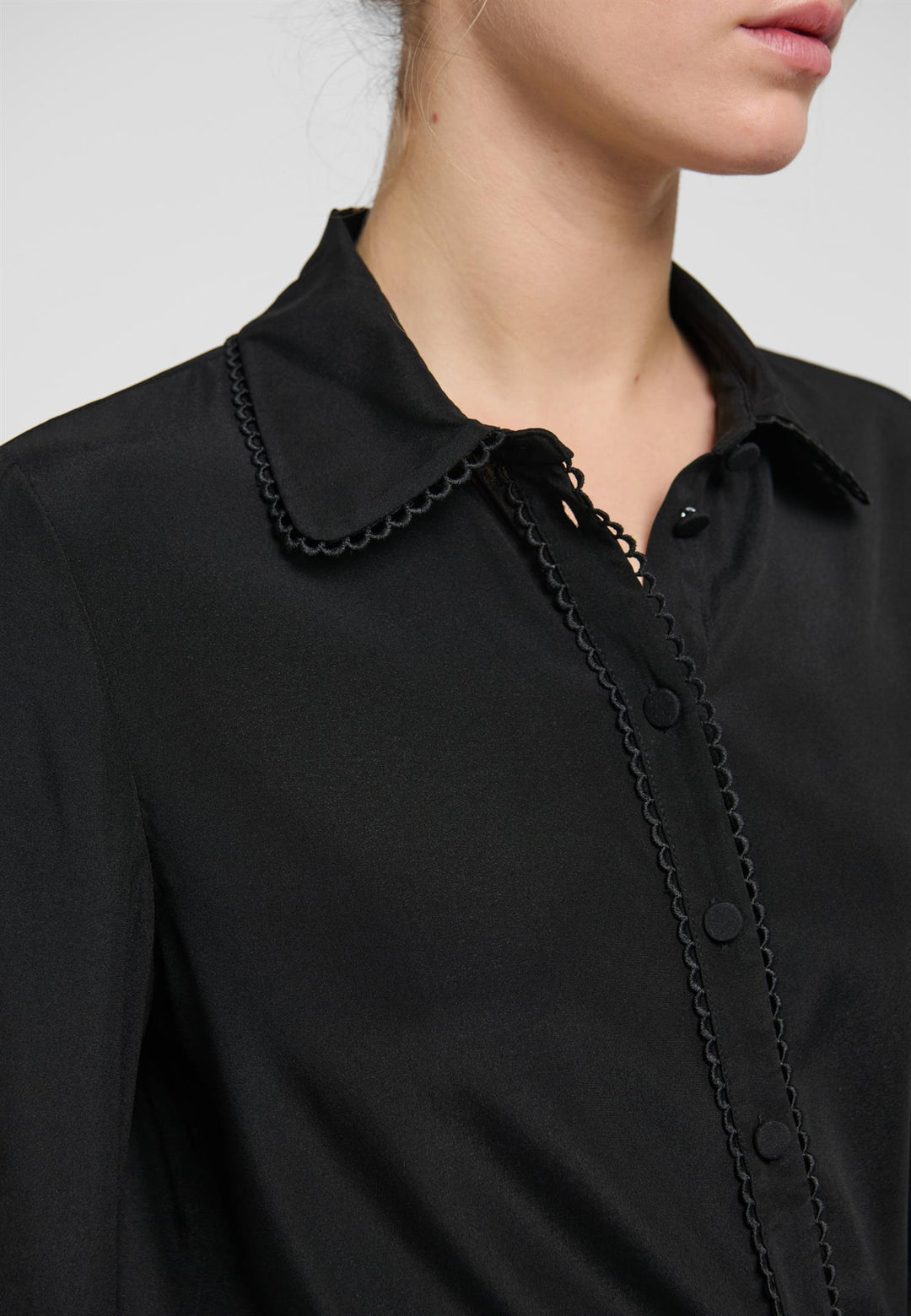 LenaDEA, Black