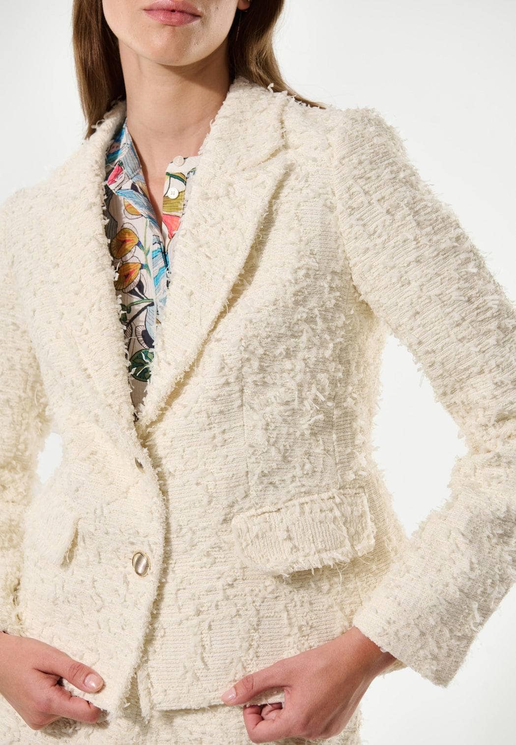 Dea Kudibal kremhvit jakke blazer - på modell