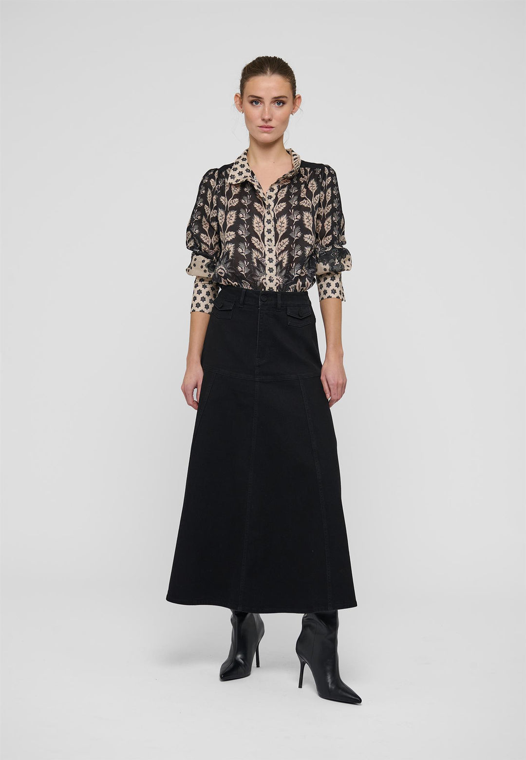 MichelleDEA, Black