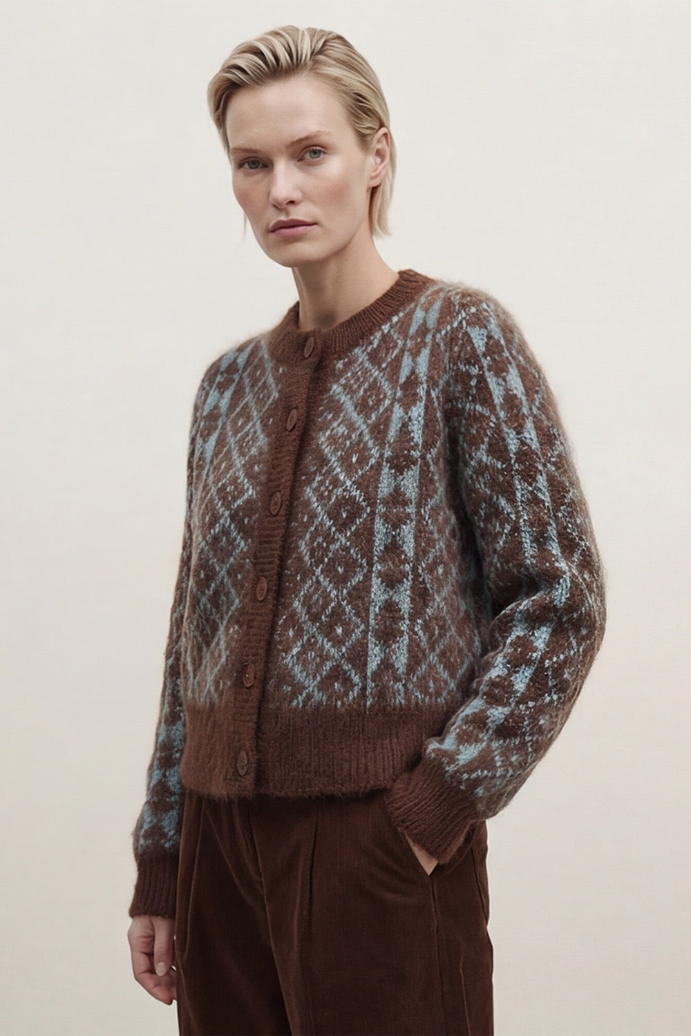 Maja Cardigan, Jord
