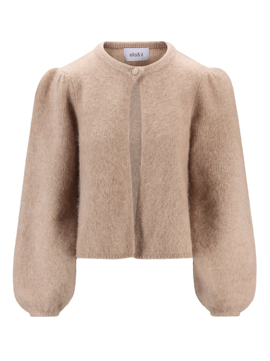 Beige chunky cardigan med ballongermer og knappelukning ved halsen, frontsett på hvit bakgrunn