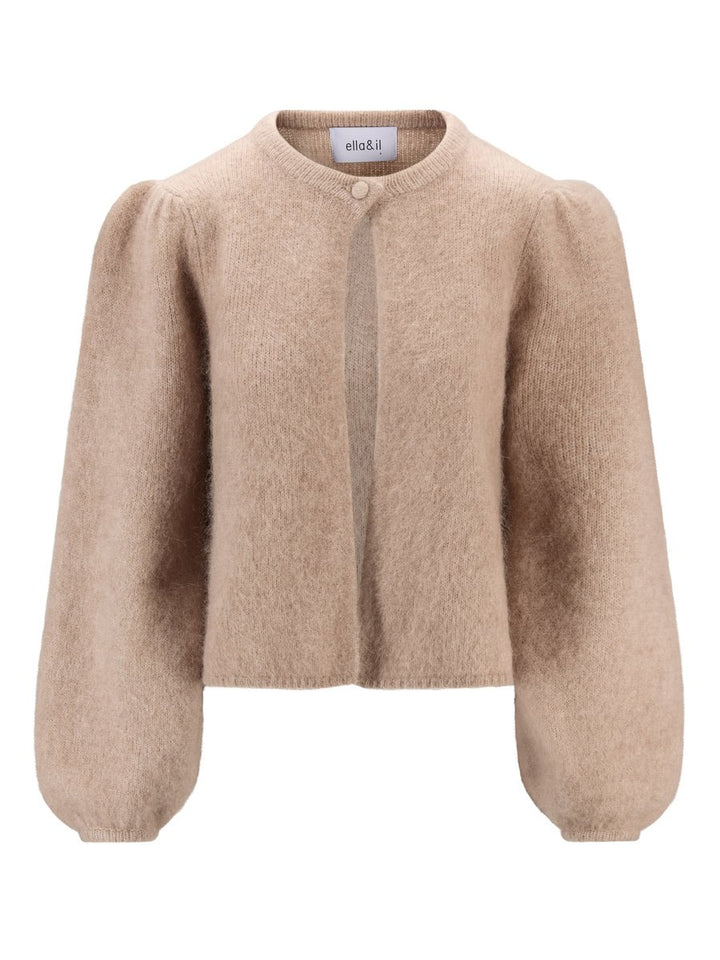 Beige chunky cardigan med ballongermer og knappelukning ved halsen, frontsett på hvit bakgrunn