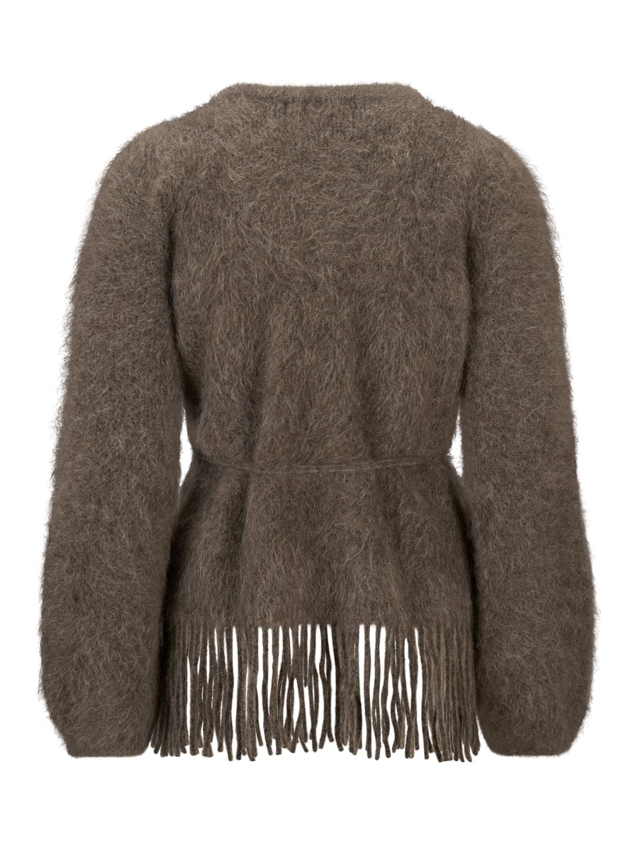 Brun chunky cardigan med frynser, bakside med beltebinding i midjen på hvit bakgrunn