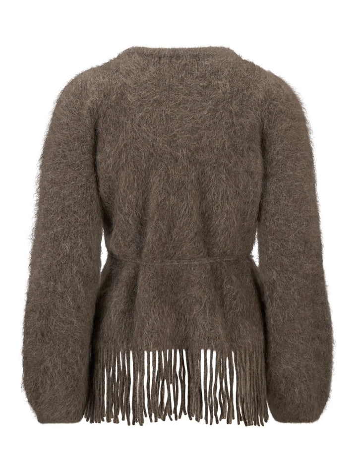 Brun chunky cardigan med frynser, bakside med beltebinding i midjen på hvit bakgrunn