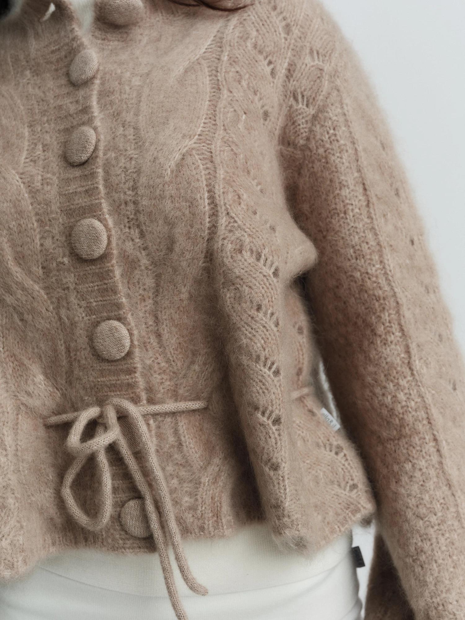 Ella & il beige cardigan - detaljbilde