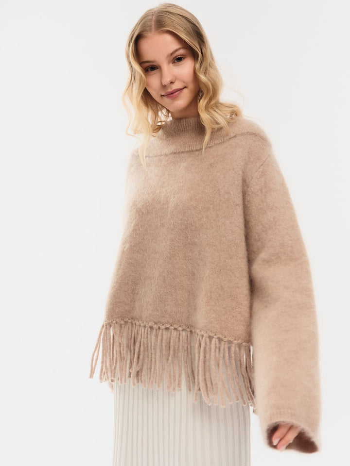 Ella &amp; il beige genser - på modell forfra