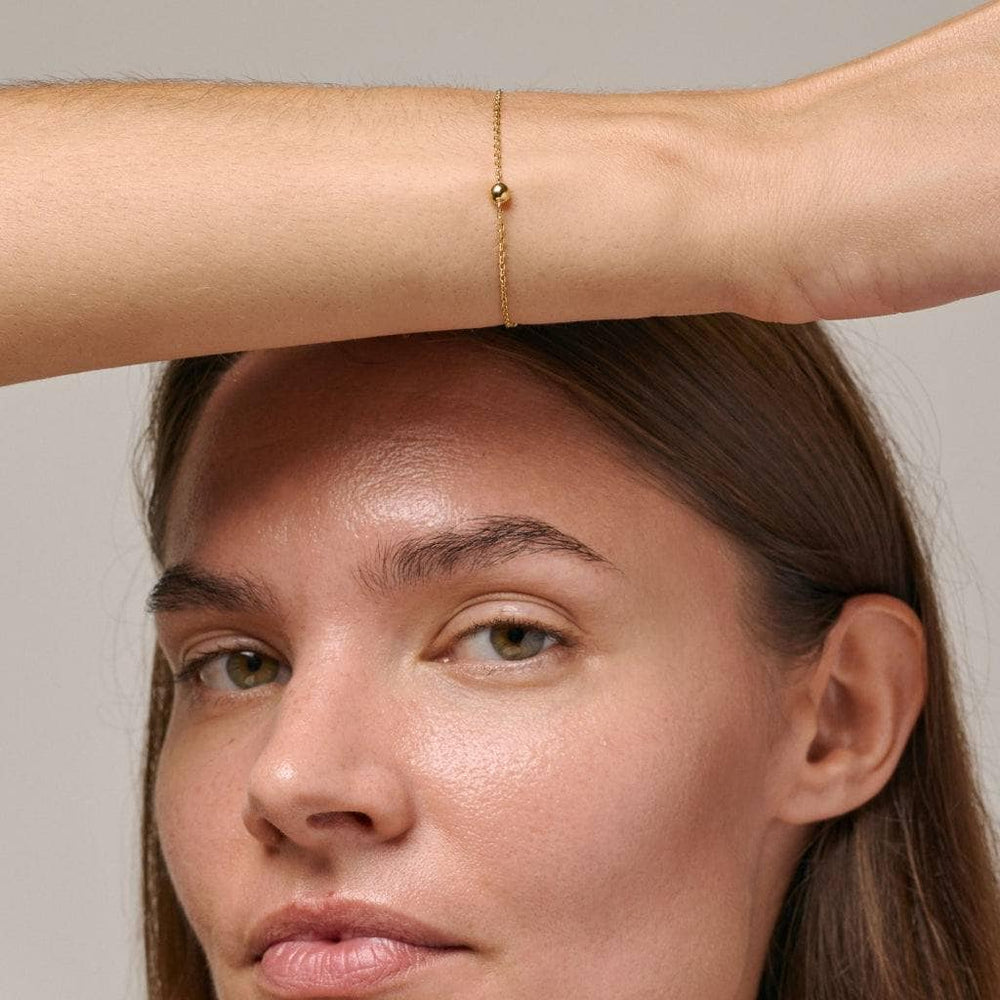 ENAMEL gull smykker armbånd - på modell