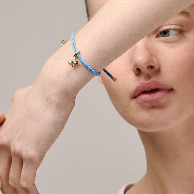 ENAMEL stålblå smykker armbånd - på modell