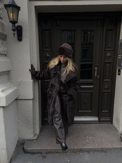 Leather Pant, Brown fra DEAR DHARMA hos Tråkk Inn