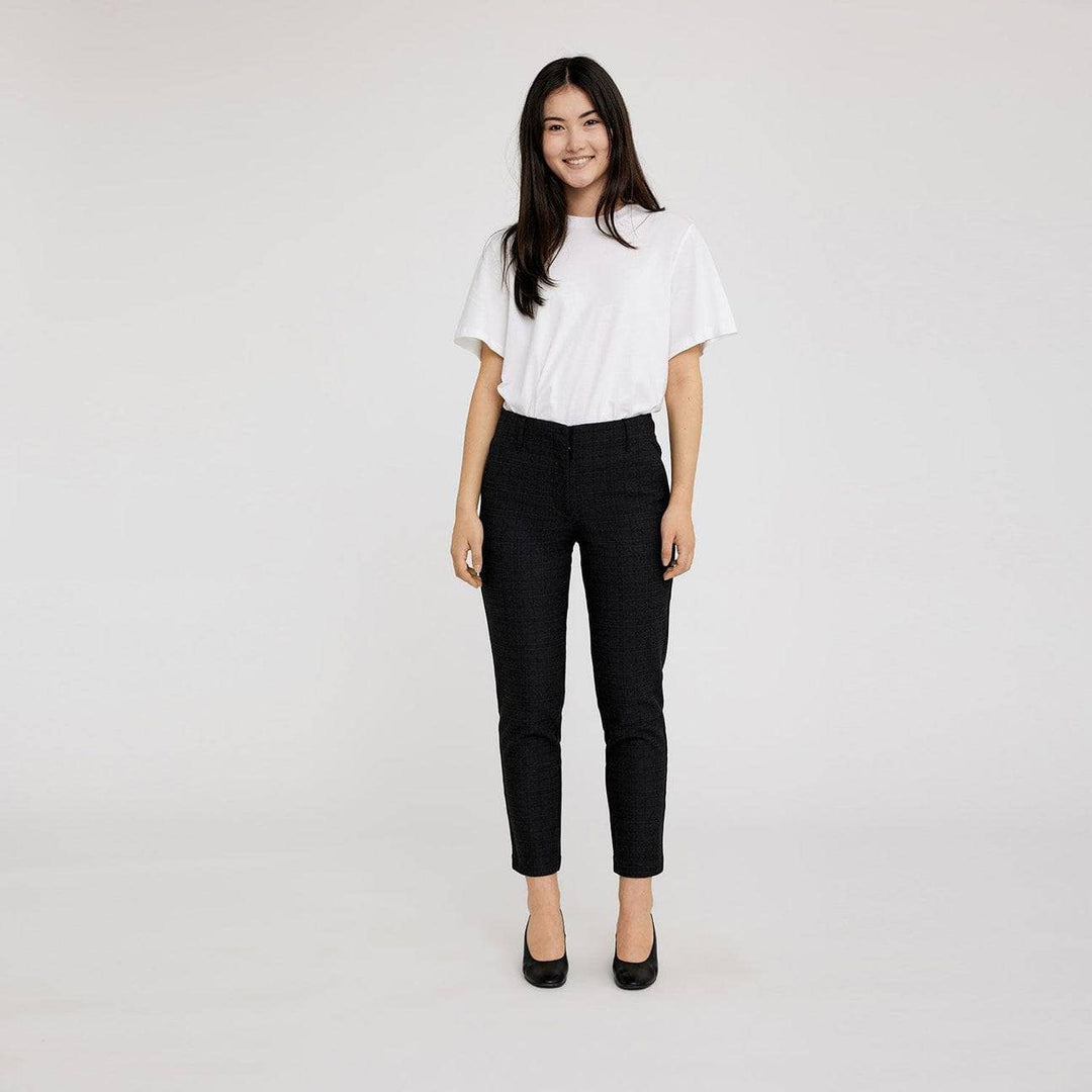 Julia 042, Black Check