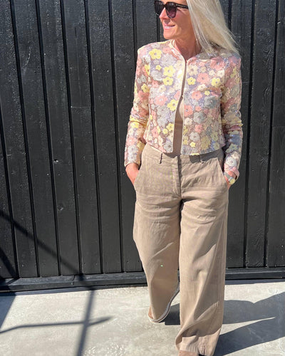 Kort Paljett-jakke, Blomst