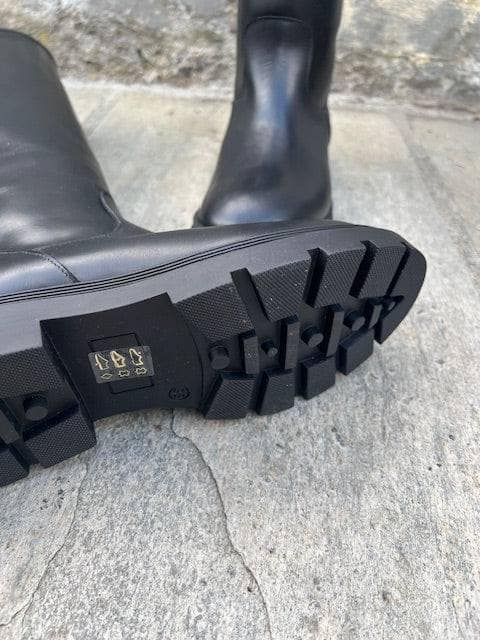 HELENE WESTBYE svart sko - detalj 2