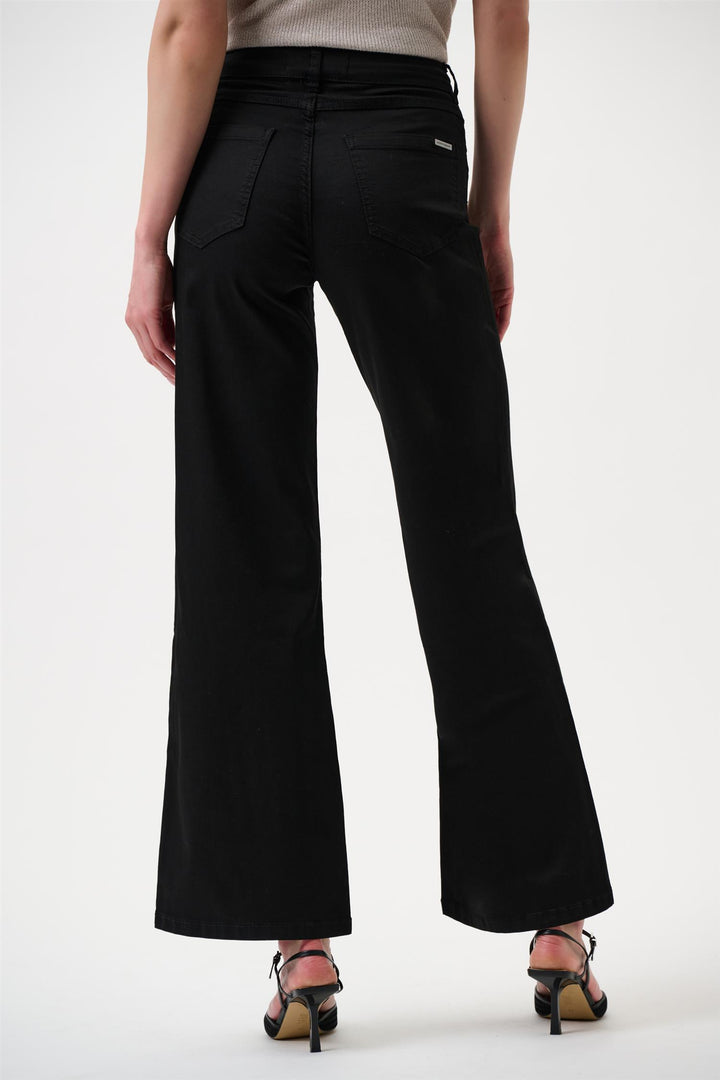 Joseph Ribkoff svart bukse jeans - på modell bakfra
