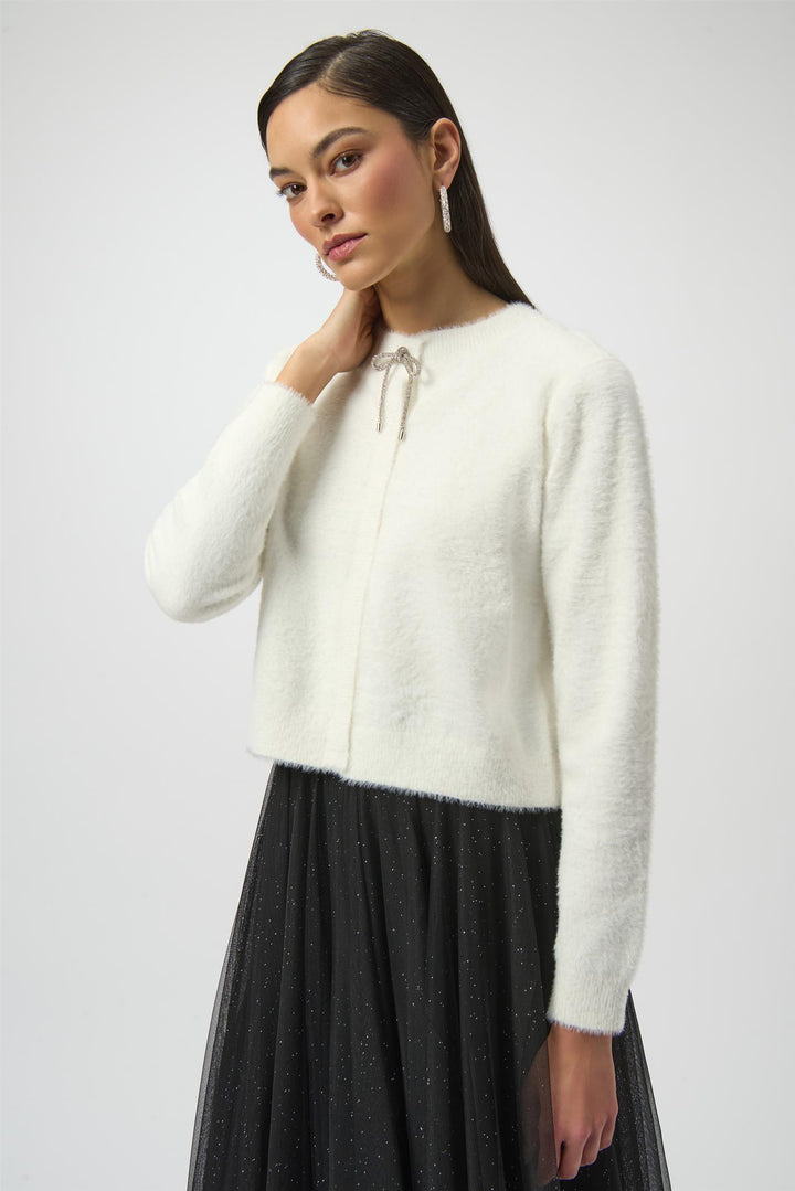 Joseph Ribkoff hvit cardigan - på modell 2